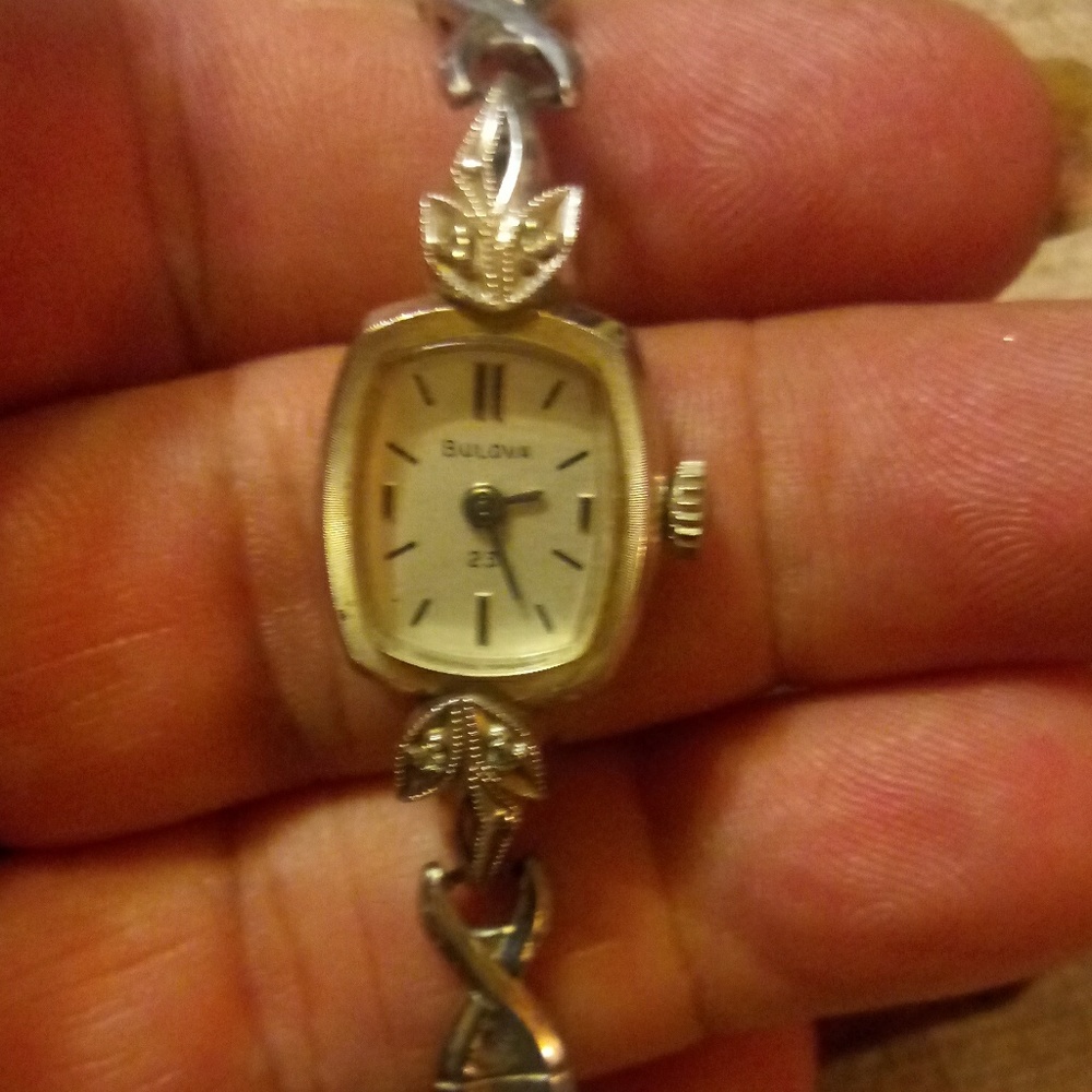 Vintage 1920s to 50s Bulova 23 10k rgp with diamon